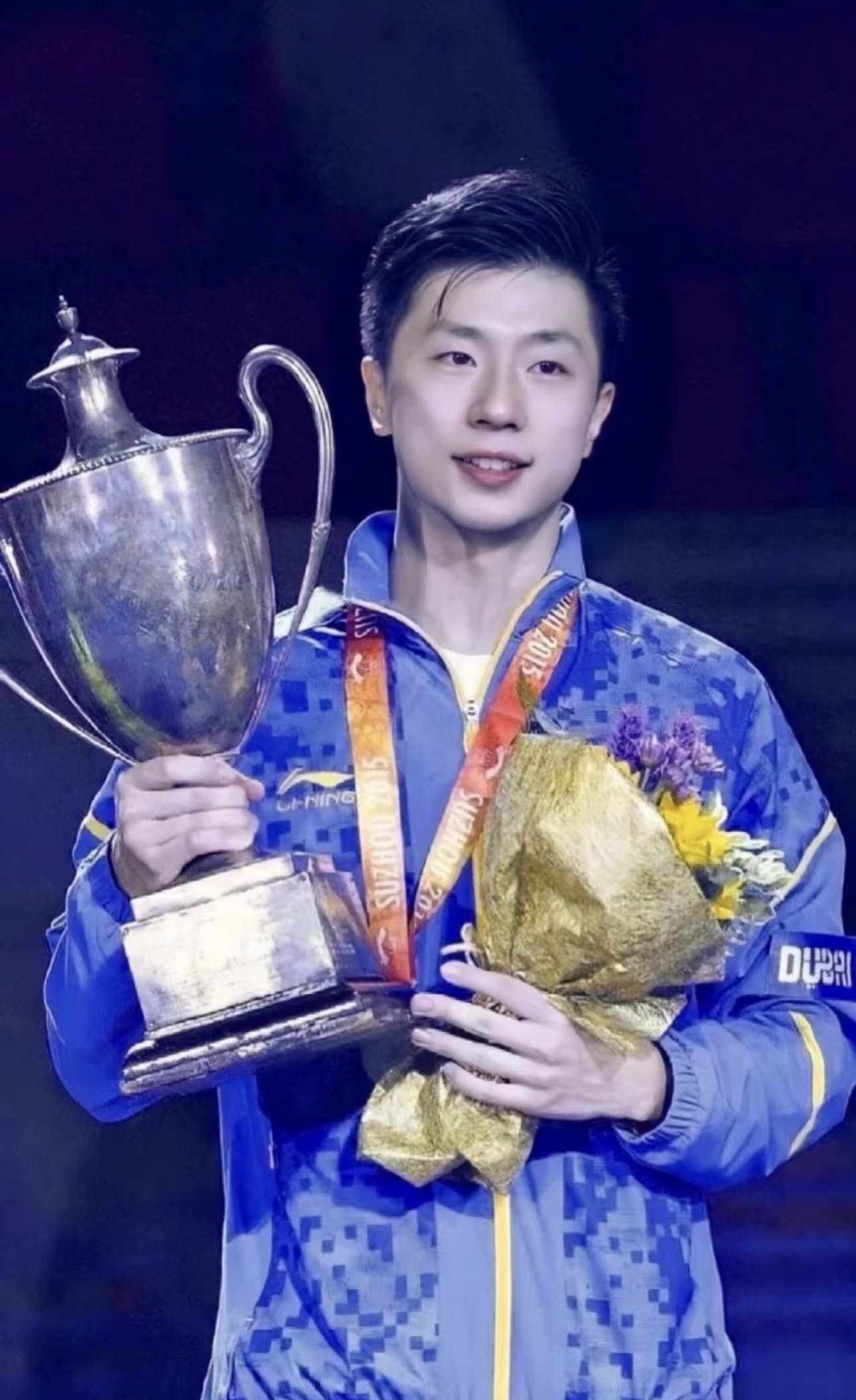 马龙压哨绝杀费德勒，全场沸腾！经典一战再现传奇